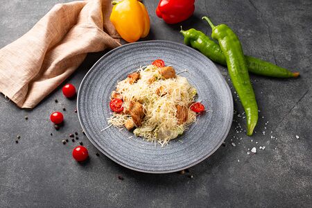 Салат Цезарь с курицей
