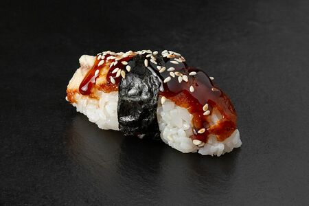 Суши с угрем