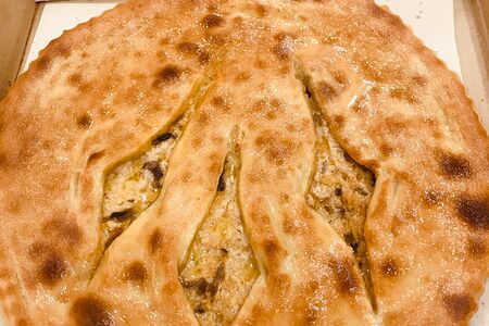 Осетинский пирог с курицей и грибами
