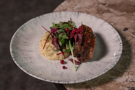 Томленое говяжье ребро