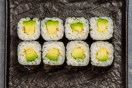 Хосомаки с авокадо