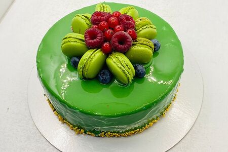 Торт Прага с макарунсами