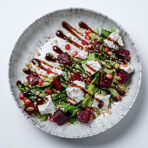 Салат с печеной свеклой и сыром