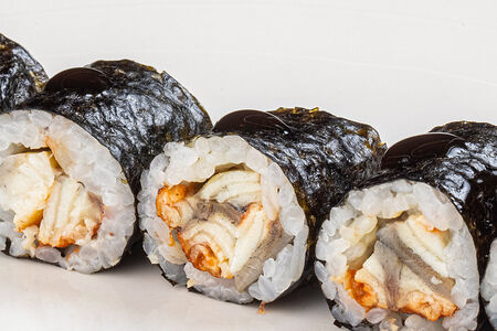 Маки ролл с угрем унаги