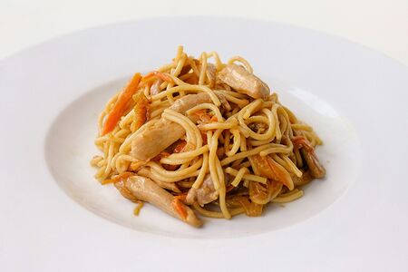 Спагетти с курицей в устричном соусе