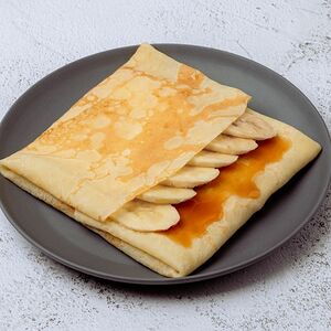 Блин с бананом и карамелью