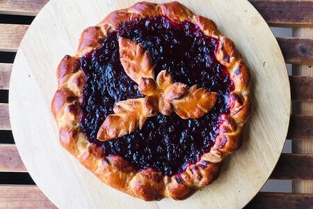 Пирог с брусникой