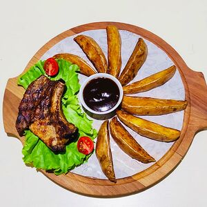 Стейк из свинины на кости