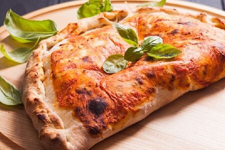 Кальцоне с ветчиной