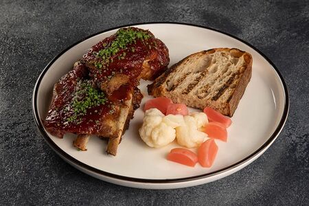 Свиные ребра с соусом BBQ