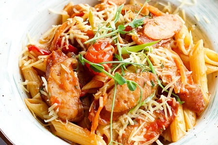 Пенне с колбасками