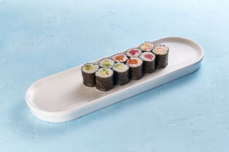 Ролл с лососем