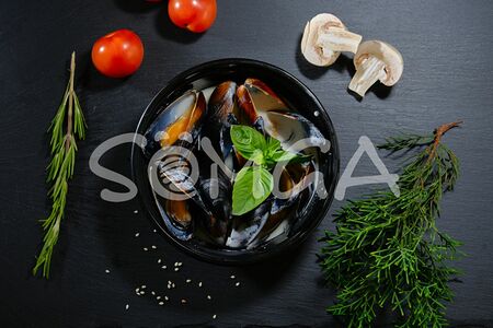 Мидии в сливочном соусе