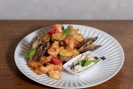 Фритто мисто с соусом тартар