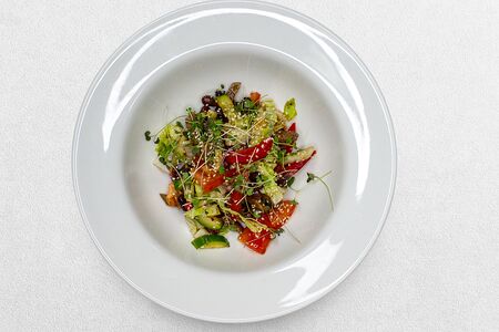 Салат из говядины с фасолью