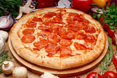 Колбаска пепперони большая