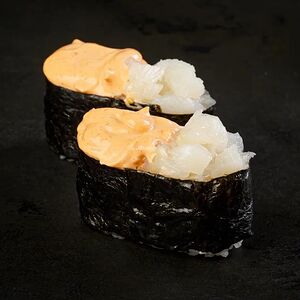 Гункан с гребешком в спайси