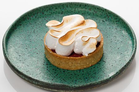 Тарталетка смородина-меренга