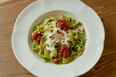 С песто, страчателлой и кедровым орехом