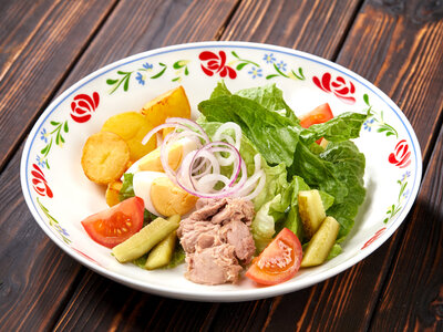 Салат с тунцом