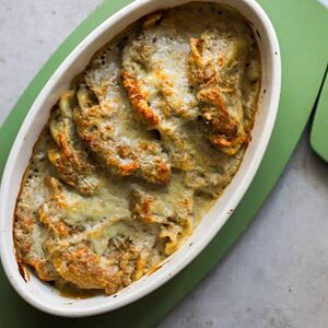 Запеченные вареники с картофелем и грибами в грибном соусе