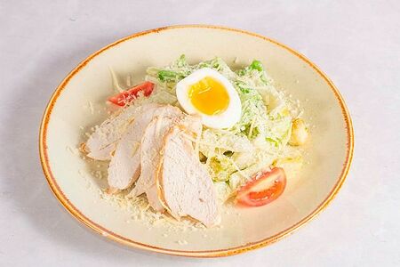 Салат Цезарь с курочкой