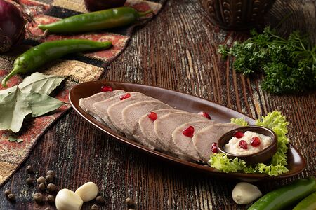 Язык говяжий отварной