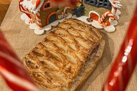 Слойка с яблоком