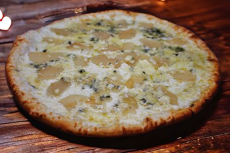 Пицца с грушей и горгонзолой 30 см