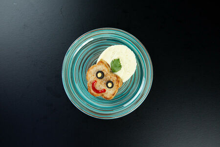 Нежная куриная котлетка с картофельным пюре