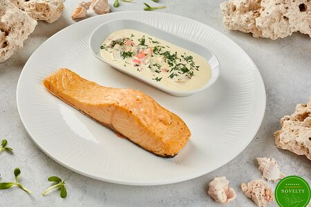 Лосось с грибным соусом
