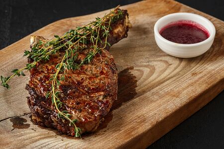 Стейк из мраморной говядины