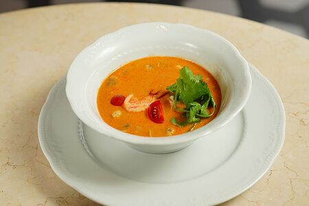 Том ям с морепродуктами