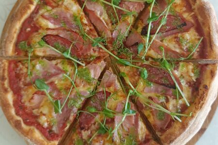 Пицца. мясная