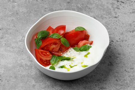 Томаты со страчателлой