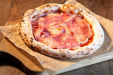 Пицца с прошутто