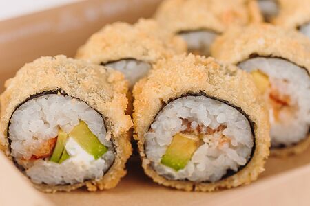 Горячий ролл с угрем