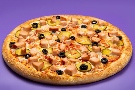 Пицца с копченой курицей