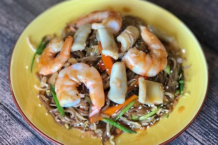 Гречневая лапша вок с морепродуктами