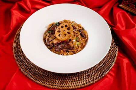 Плоская лапша с говядиной