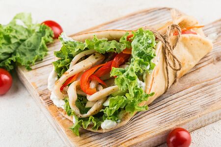 Гирос с кальмаром