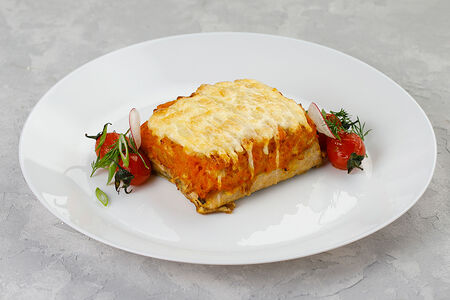 Лосось, запеченный с овощами