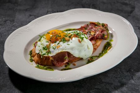 Жареный хлеб с окороком