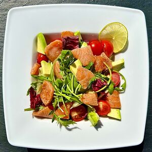 Салат С лососем и авокадо