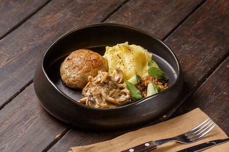 Котлета куриная с картофельным пюре