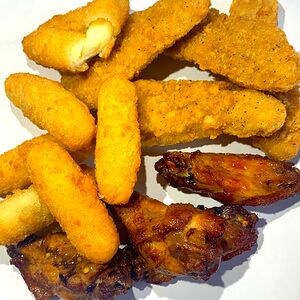 Комбо Сырные палочки, стрипсы, крылья