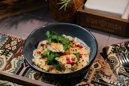 Жареный цыпленок в соусе Чкмерули