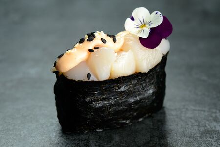 Гункан Гребешок и спайси