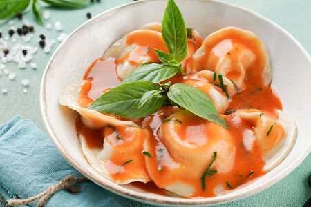 Равиоли с моцареллой и португальским соусом