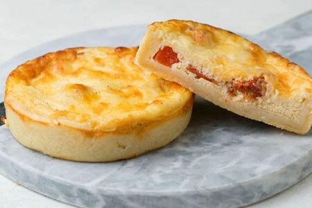 Киш с томатом и моцареллой